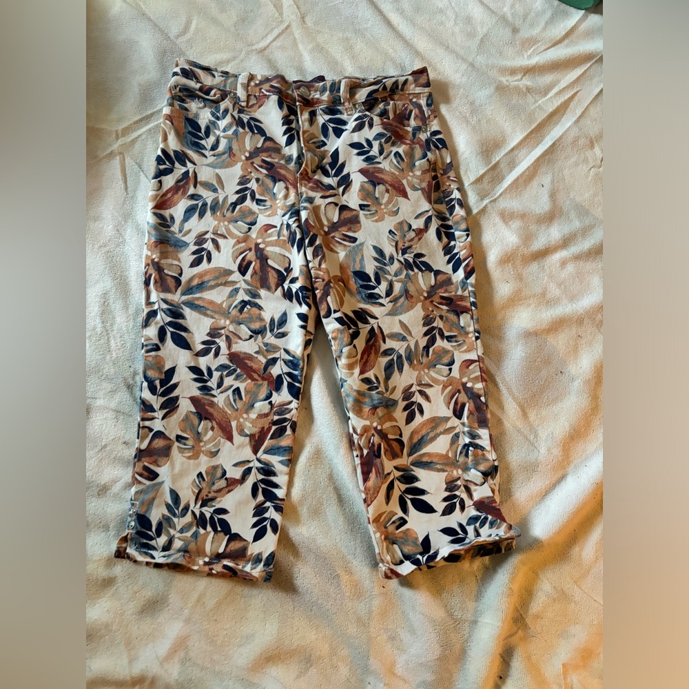 Flower capris